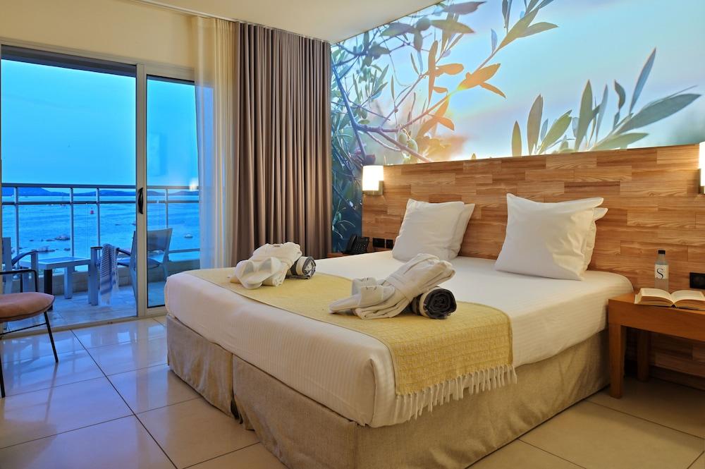 Costa Salina 4*